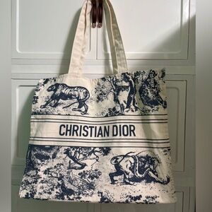 Dior gift wardujuy tote bag